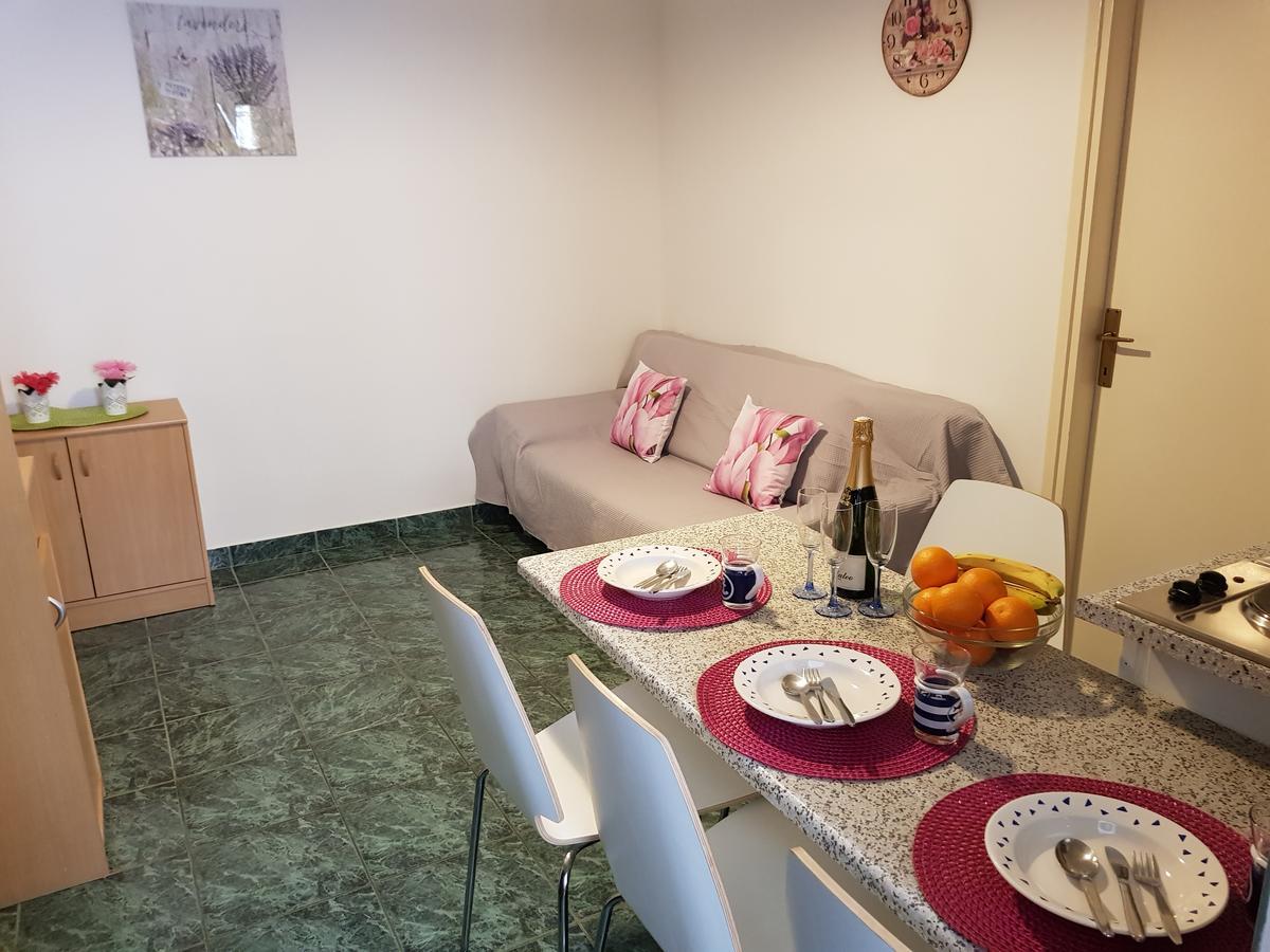 Apartmani Zoric Vodice Exteriör bild