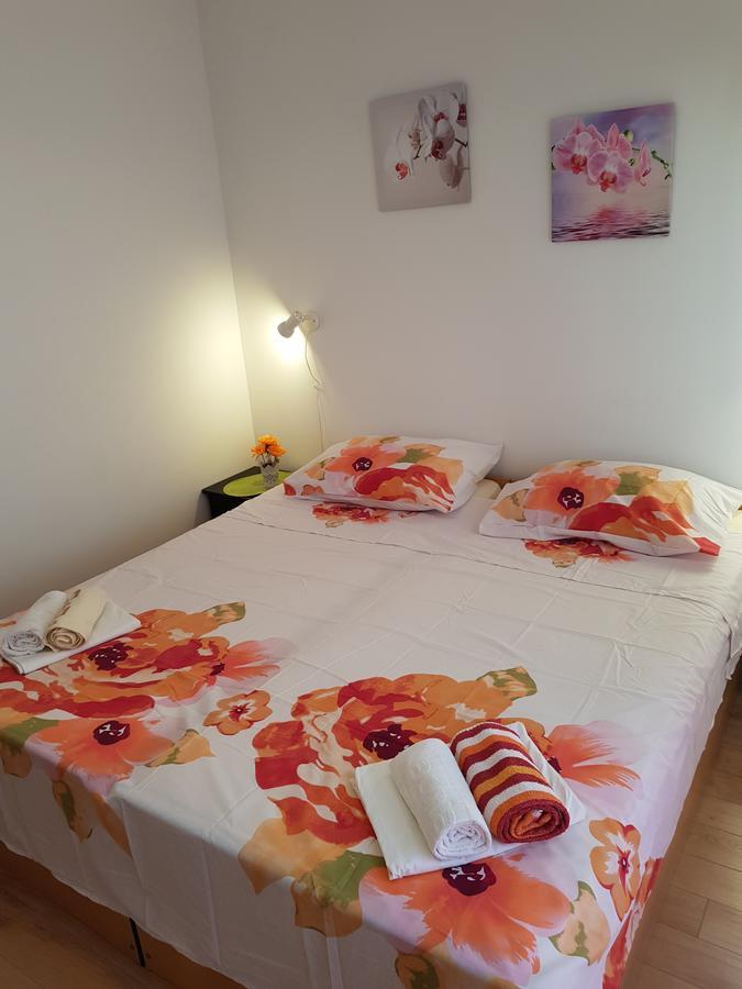 Apartmani Zoric Vodice Exteriör bild