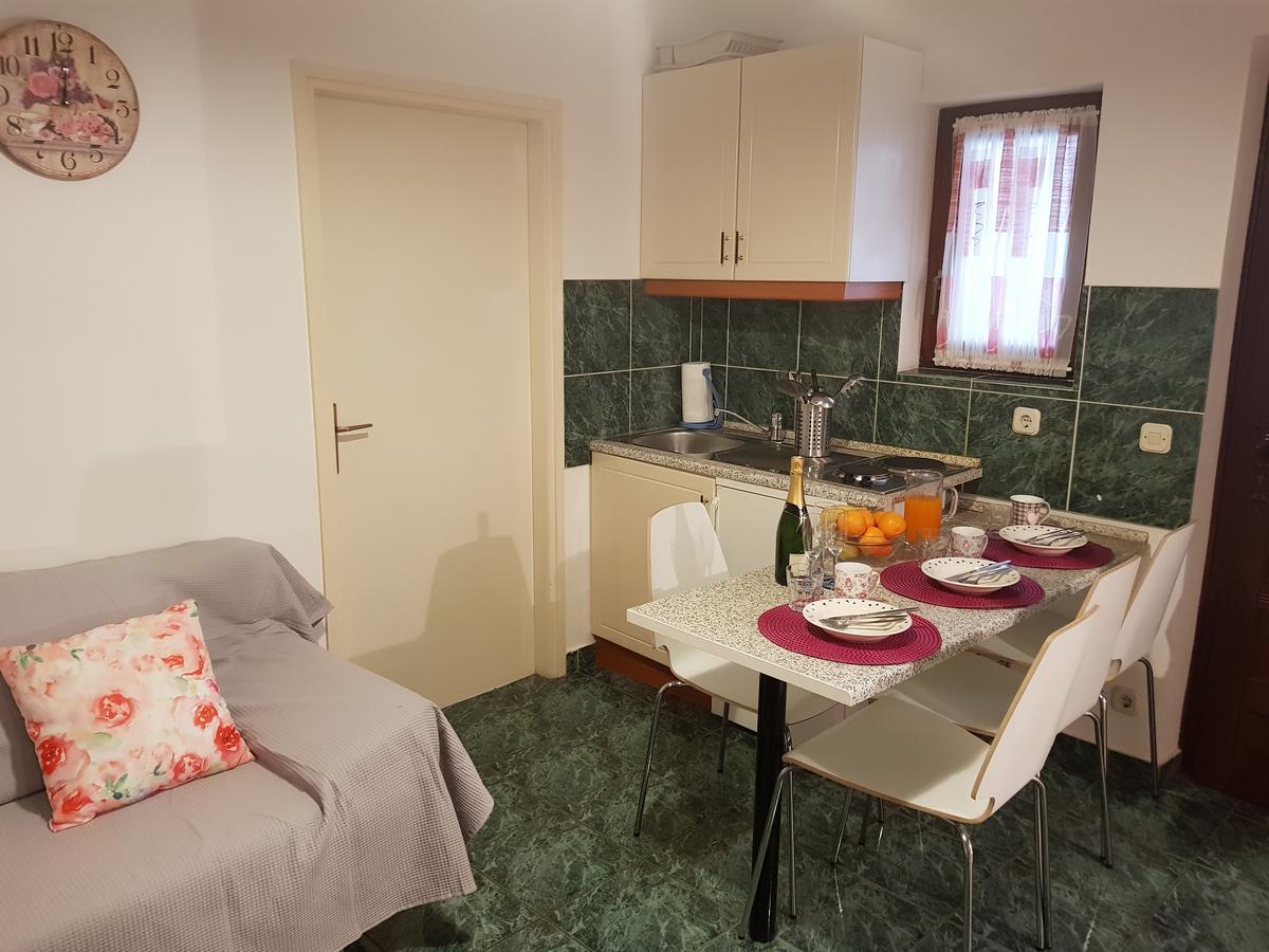 Apartmani Zoric Vodice Exteriör bild